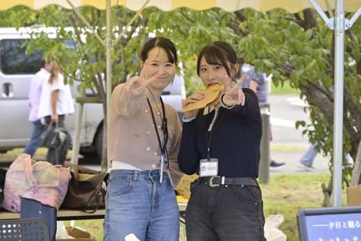 会場を支える、二人の笑顔