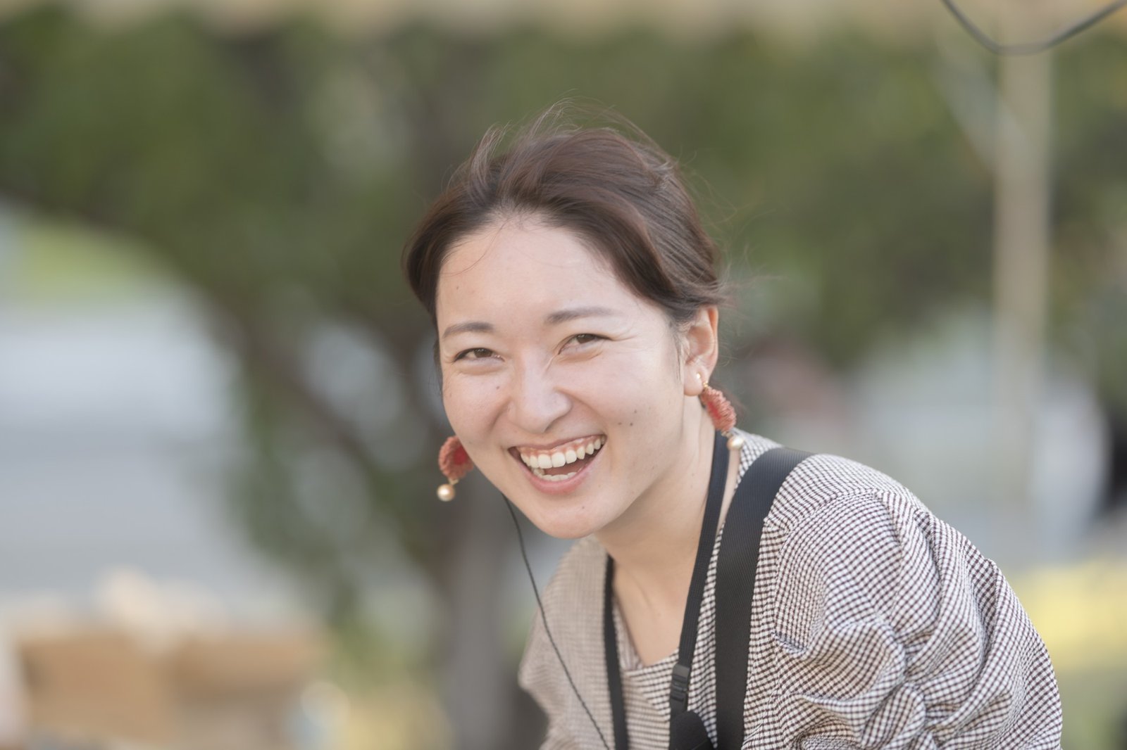 会話の中の、自然な笑顔
