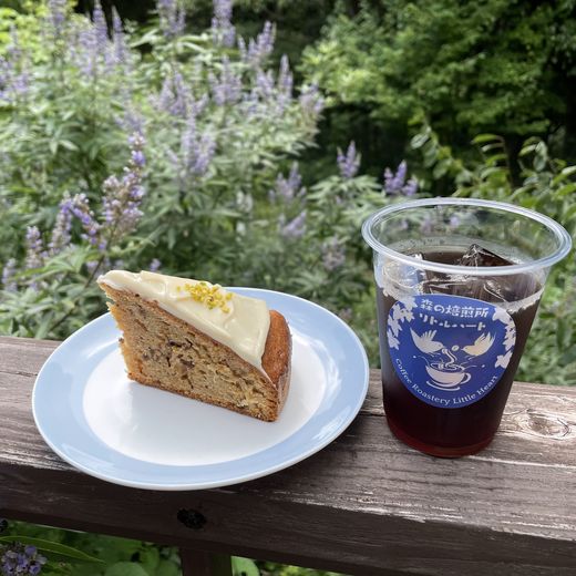 森のカフェ リトルハートのシフォンケーキとアイスコーヒー